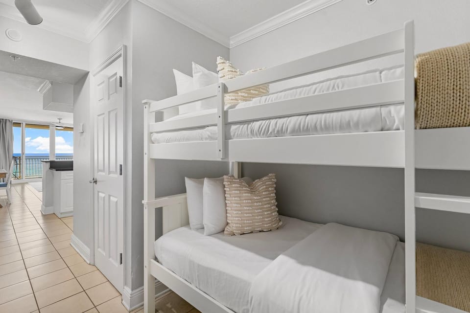 Bunk Alcove, Twin-over-Twin