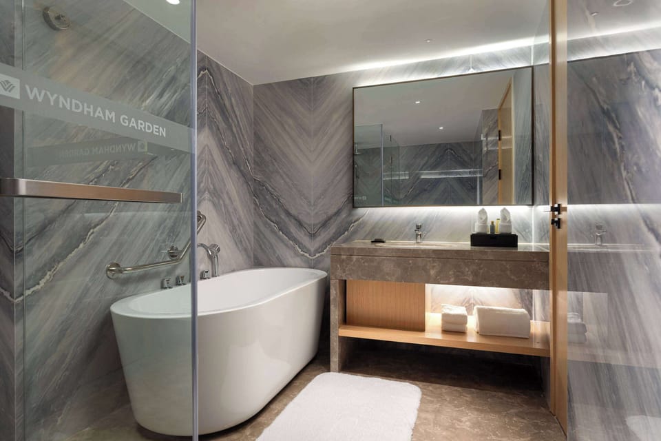 Minibar, blackout drapes, cribs (free), WiFi (free)