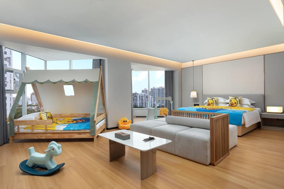 Family Room, 1 King Bed, Non Smoking (Yellow Duck Parent-Child Theme) | Minibar, blackout drapes, cribs (free), WiFi (free)
