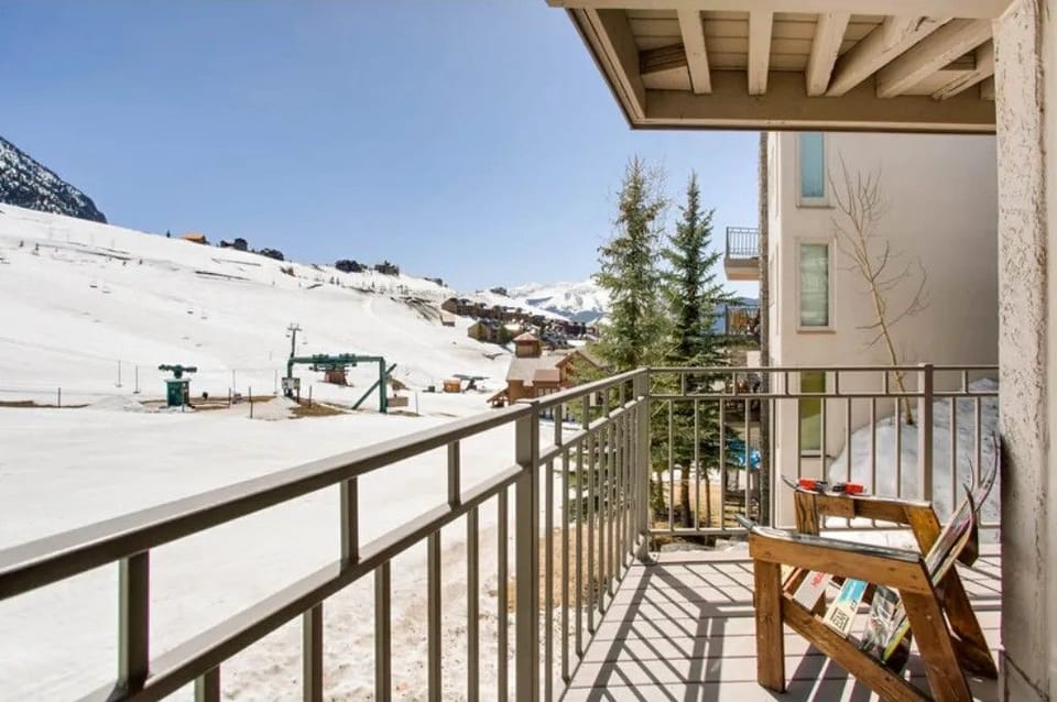 From the private balcony, residents can enjoy breathtaking mountain vistas and watch skiers glide down the slopes, creating a perfect backdrop for relaxing moments.