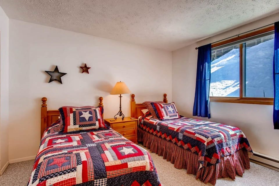 The fourth bedroom features 2 Single beds - please confirm your bedding arrangements with our team.