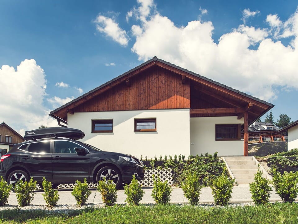 Sky, Plant, Cloud, Building, Window, Tree, Natural Landscape, Land Lot, House, Cottage