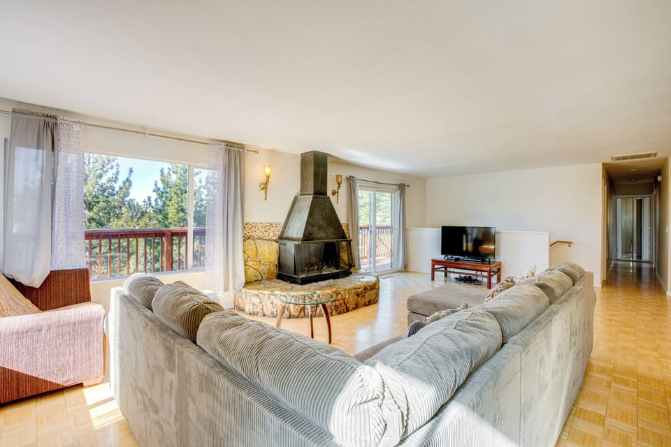 Living Room | Flat-Screen TV | Fireplace | Queen Sleeper Sofa