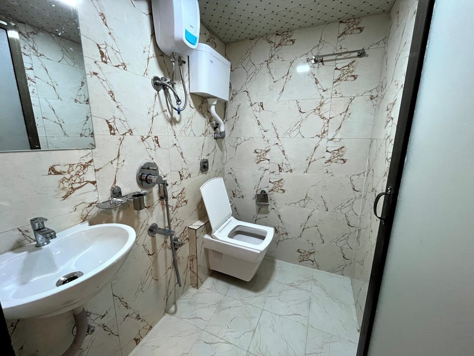 Deluxe Double Room | Bathroom | Towels