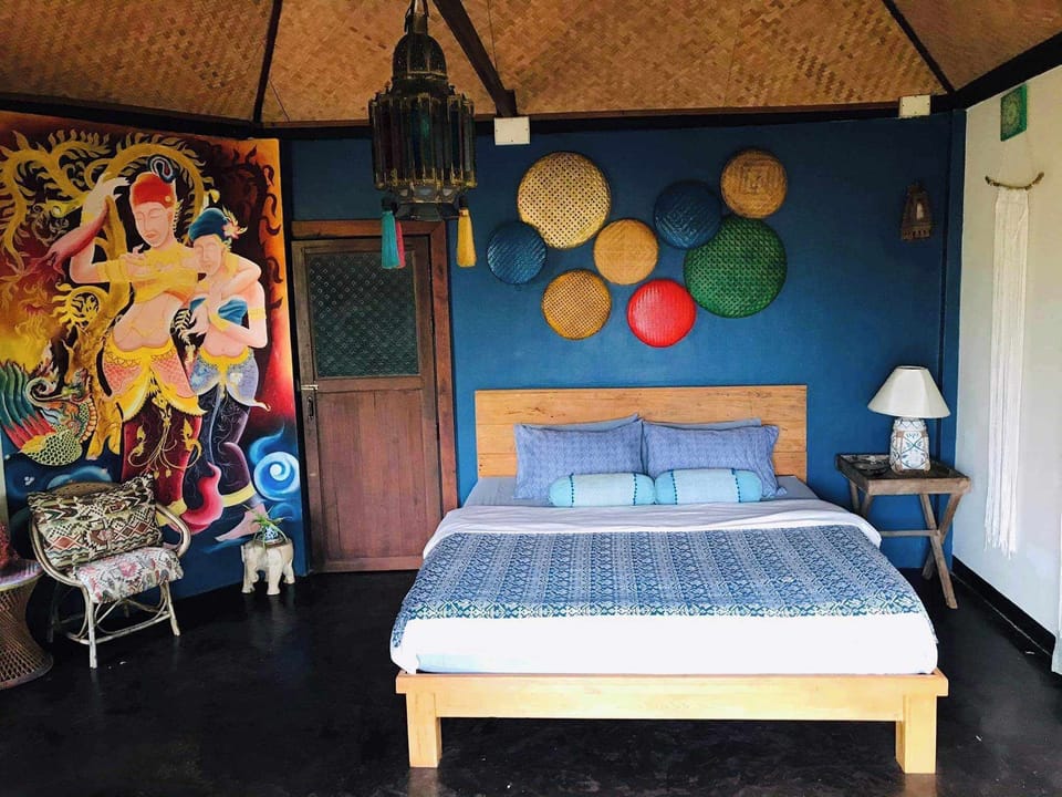 Standard Room, 1 Queen Bed, Private Bathroom, Hill View | Free WiFi, bed sheets