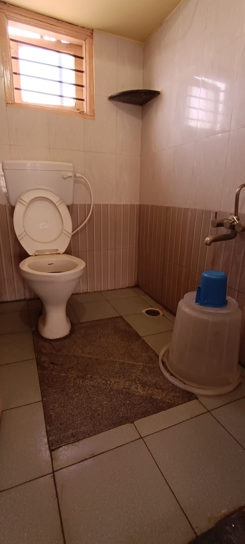 Double Room | Bathroom | Shower, soap, shampoo