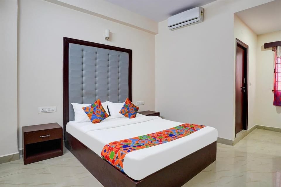 In-room safe, desk, laptop workspace, soundproofing