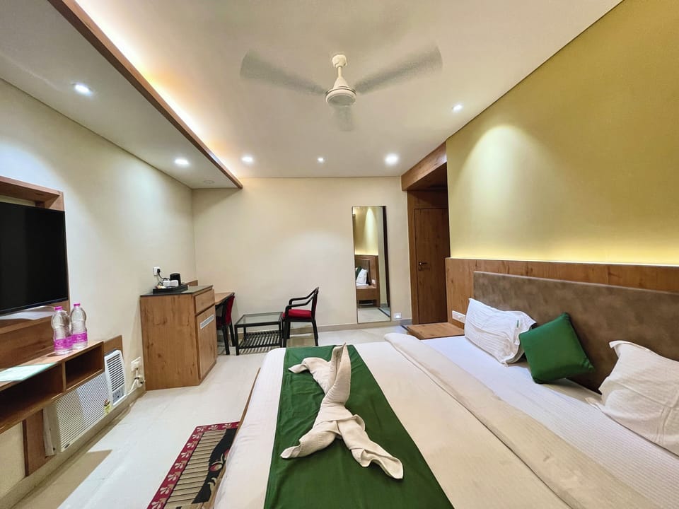 Premium Triple Room | Premium bedding, desk, laptop workspace, soundproofing