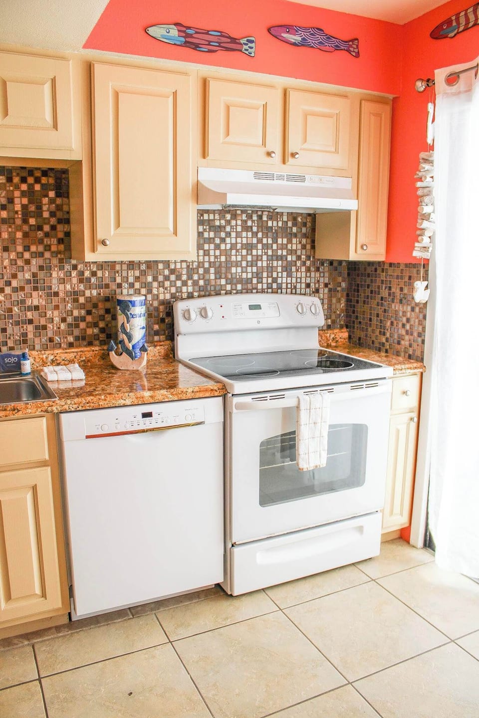 Fully equipped kitchen—cook up your favorite meals with ease!