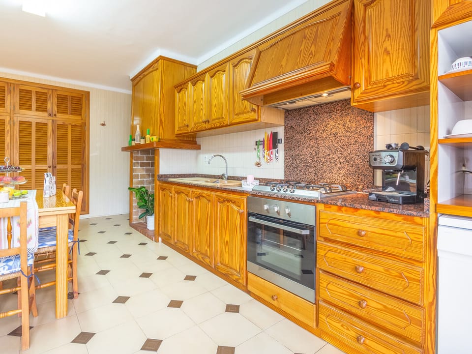 Villa Puerto de Alcudia, in front of the sea. Quiet and spacious