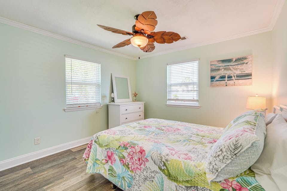 Panama City Home w/ Fire Pit - Walk to Beaches! Cottage in Lower Grand Lagoon