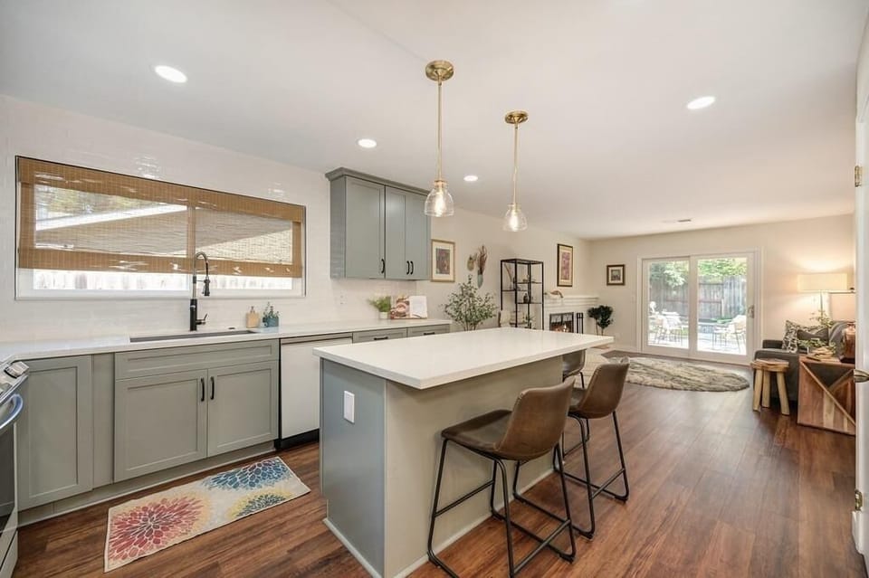 House, 3 Bedrooms | Private kitchen | Fridge, oven, coffee/tea maker, electric kettle