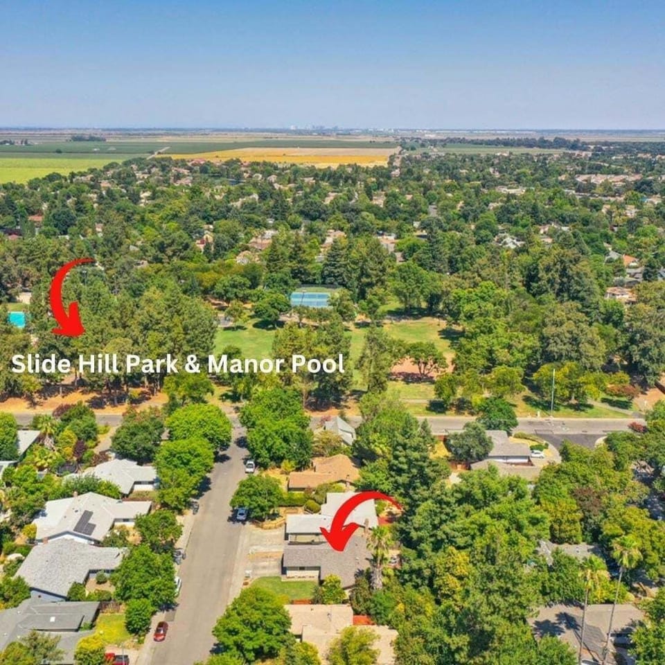 House, 3 Bedrooms | Aerial view