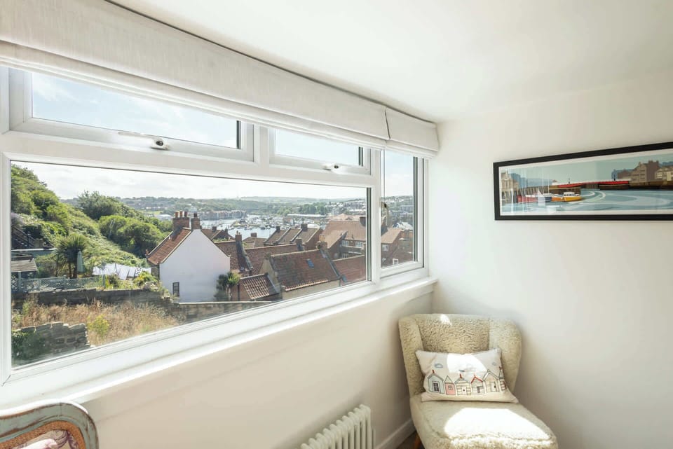Voyagers' View, Whitby - Host & Stay