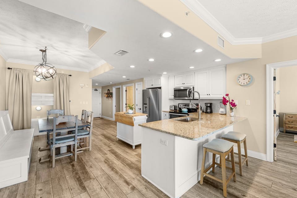 8-web-or-mls-5004-thomas-dr-1108