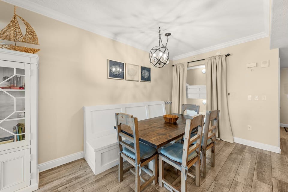 6-web-or-mls-5004-thomas-dr-1108
