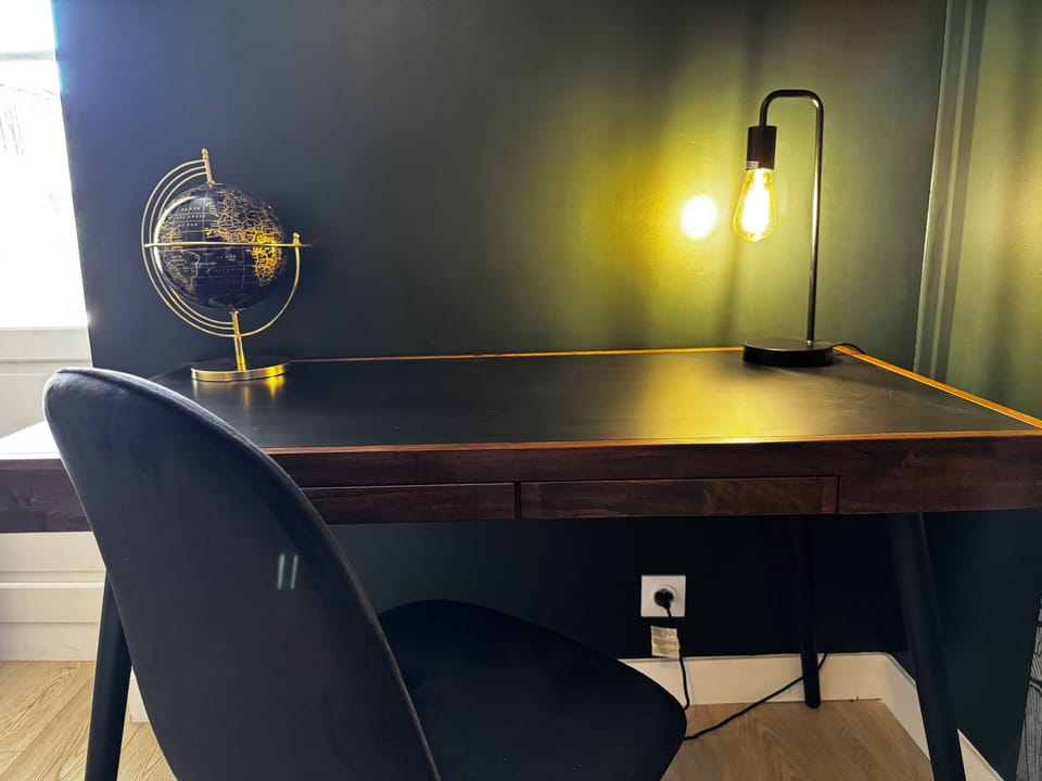 Bureau (2)
