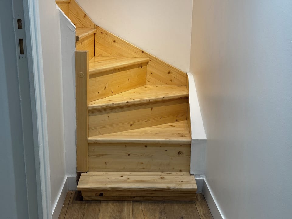 Escalier pour accéder à l'espace de vie