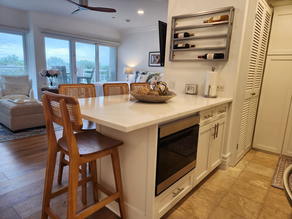 I7304 Kitchen area