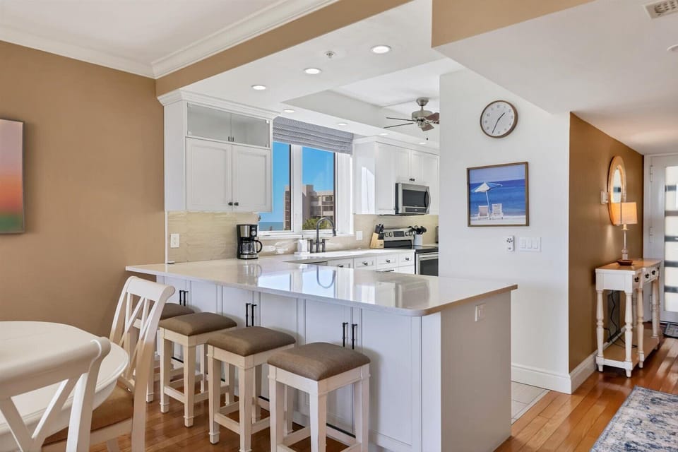 Beachplace 11-401 by FVC - Kitchen
