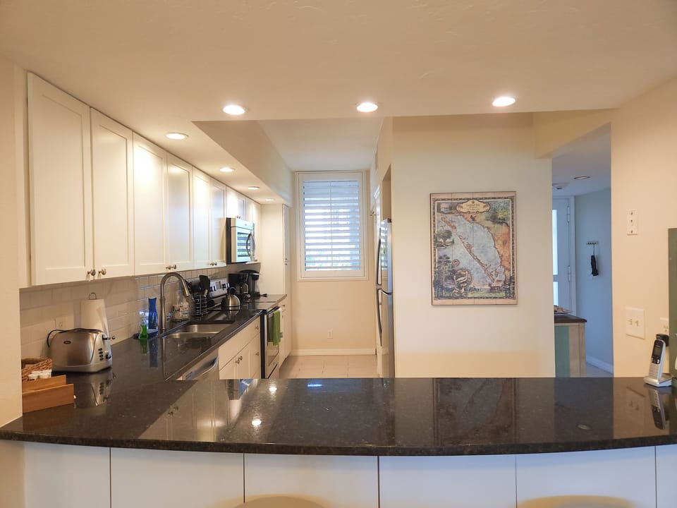 Beachplace 3-104 kitchen
