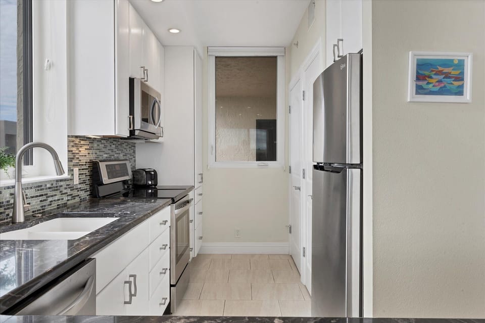 Beachplace 3-601 by FVC - Kitchen
