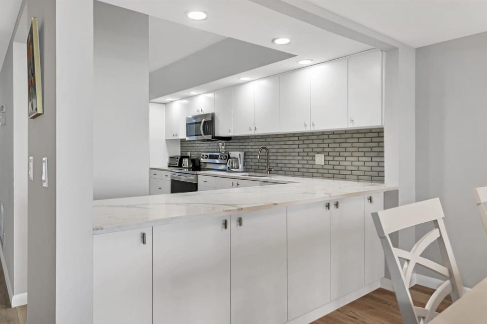 Beachplace 8-405 By FVC - Kitchen