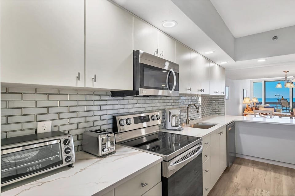 Beachplace 8-405 By FVC - Kitchen