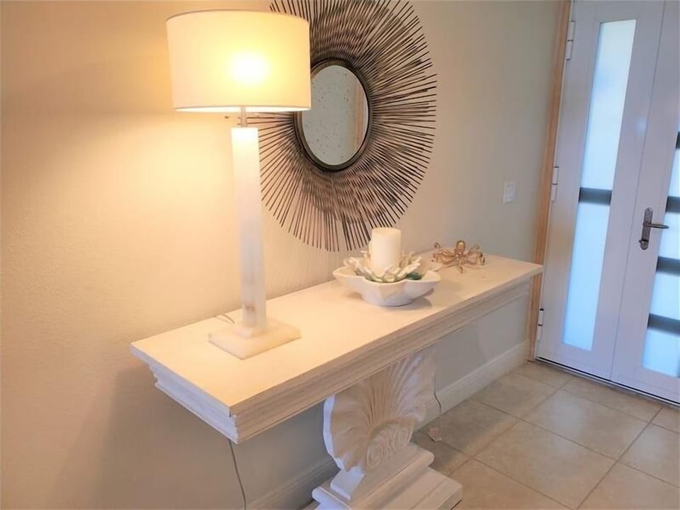 Beachplace 8-104 entry