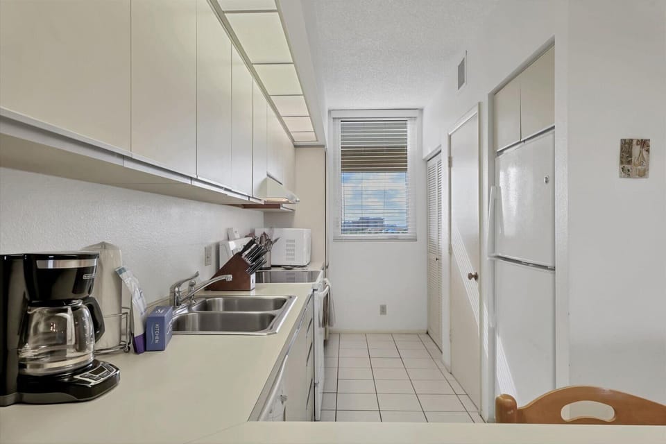 Beachplace 7 602 by FVC - Kitchen