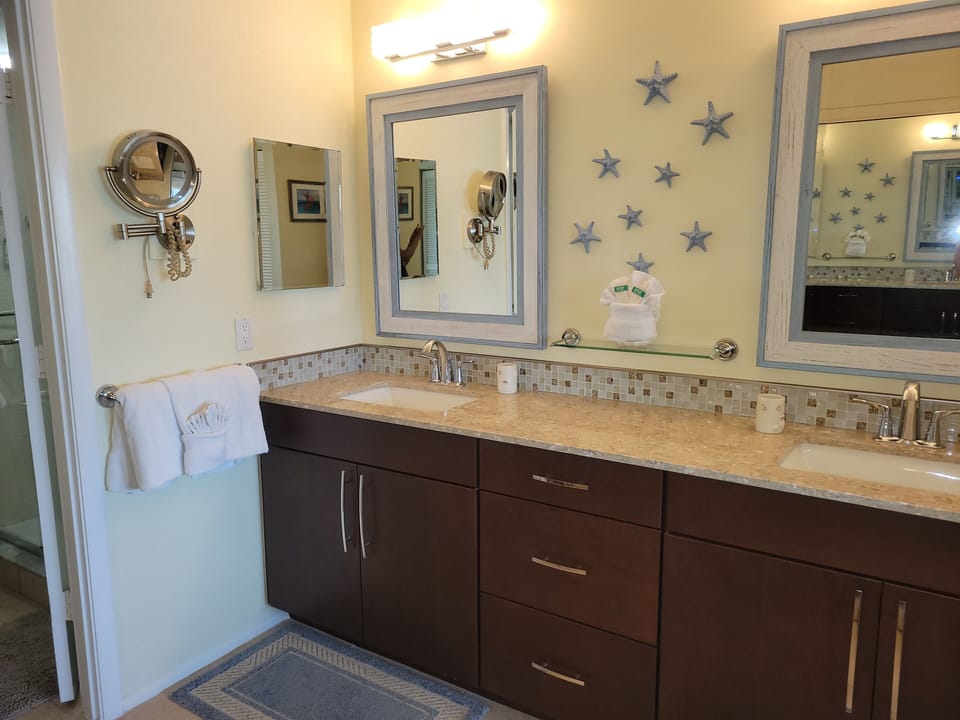 Beachplace 7-502 master bath