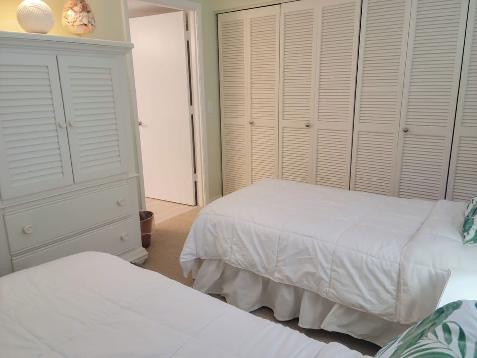 Beachplace 6-501 guest bedroom