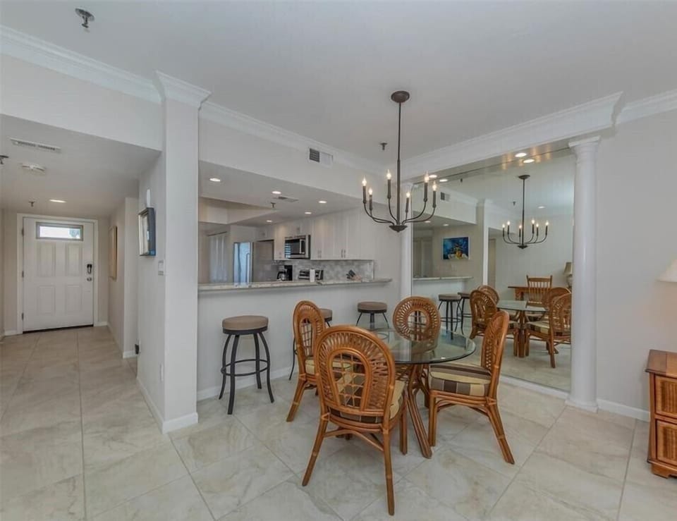 Buttonwood Cove 302C dining / kitchen