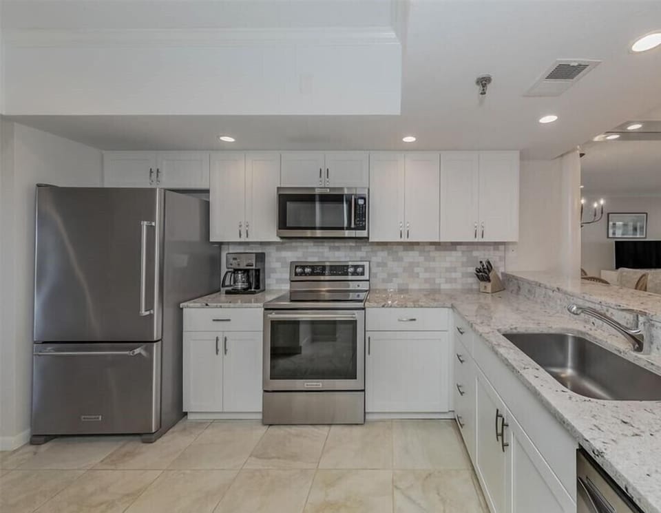 Buttonwood Cove 302C kitchen
