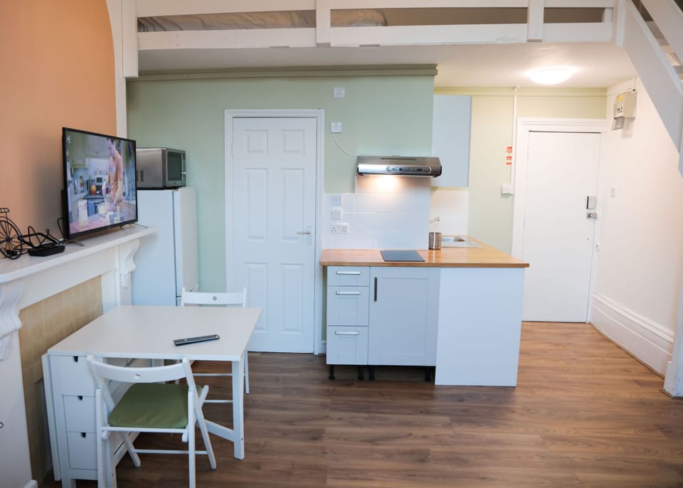 Studio | Living area | Flat-screen TV
