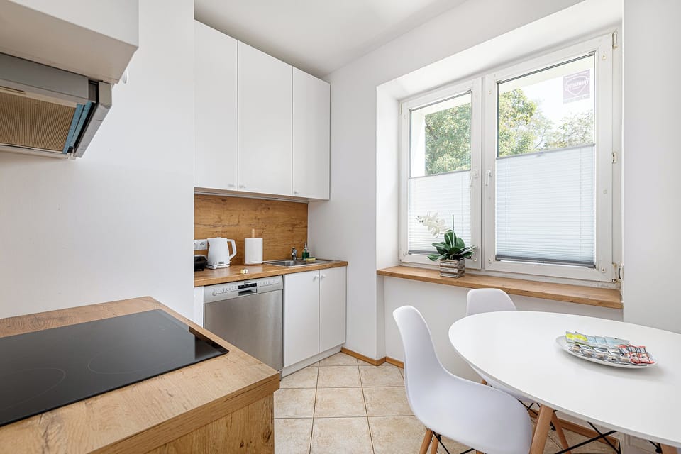 Comfort Apartment | Private kitchenette | Coffee/tea maker, electric kettle
