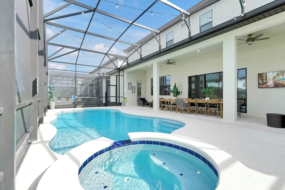 Private Pool and Jacuzzi