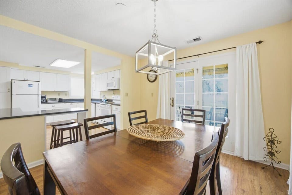 Gather for meals at the dining table for 6 w/ scenic view