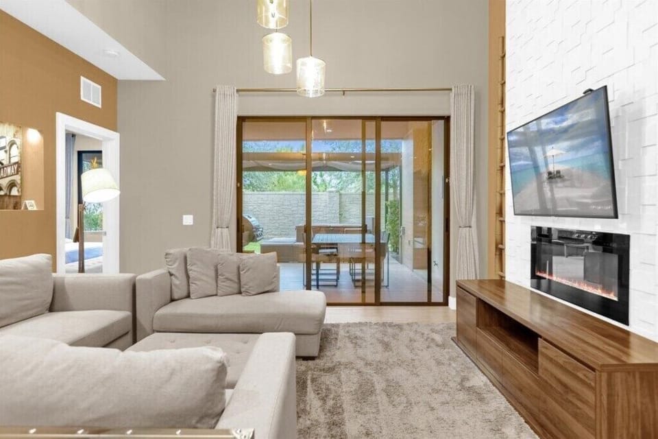 3131RockefellerWay(3)