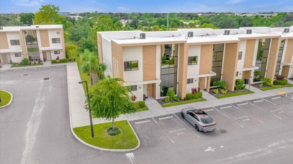 3131RockefellerWay(31)