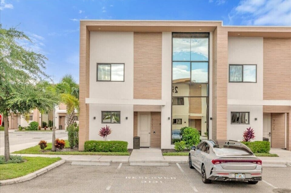 3131RockefellerWay(30)