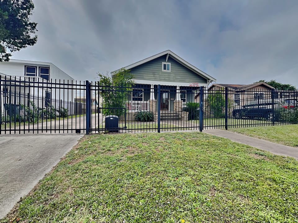 House (2 Bedrooms) | Property amenity