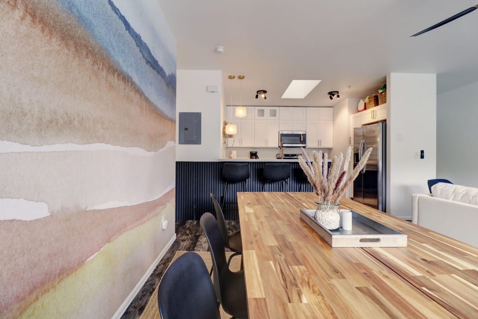 Open concept dining and kitchen area