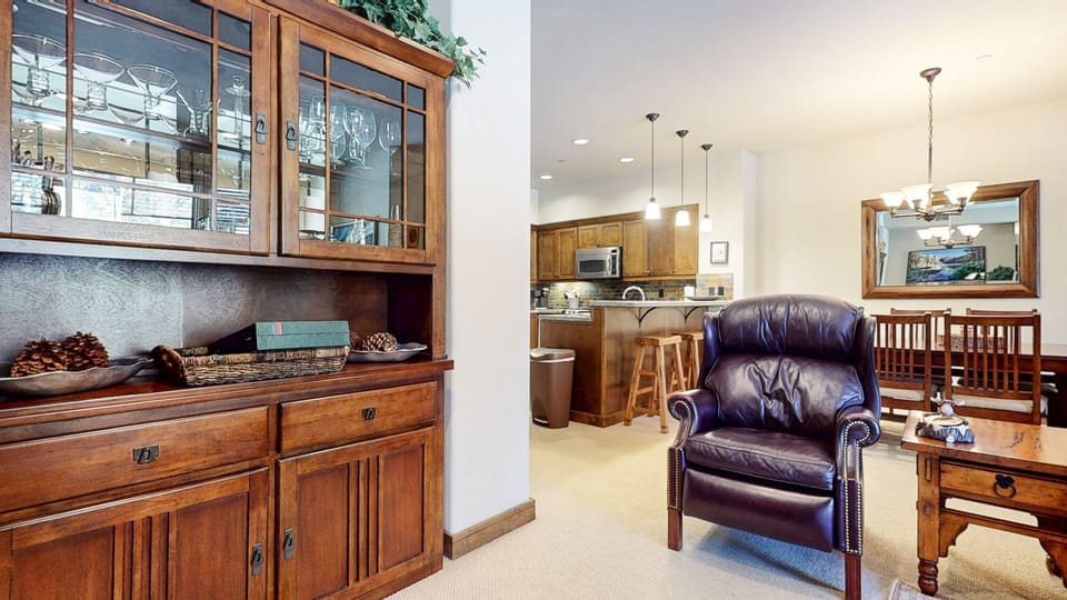 Indoors, Furniture, Living Room, Cabinet, Microwave