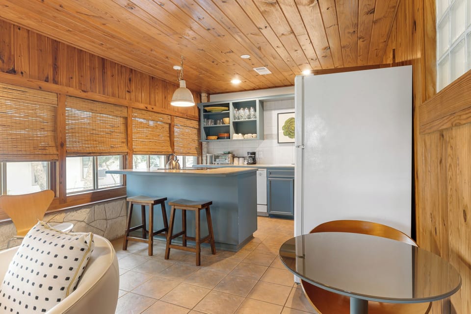 House, 2 Bedrooms, Patio, River View | Private kitchen | Coffee/tea maker, full-size fridge, microwave, oven
