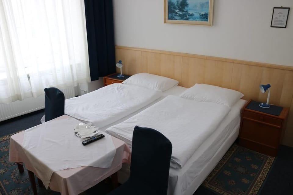 Deluxe Double Room | Living area | TV