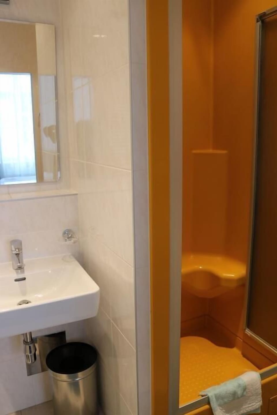 Comfort Double Room | Bathroom | Shower, towels, toilet paper