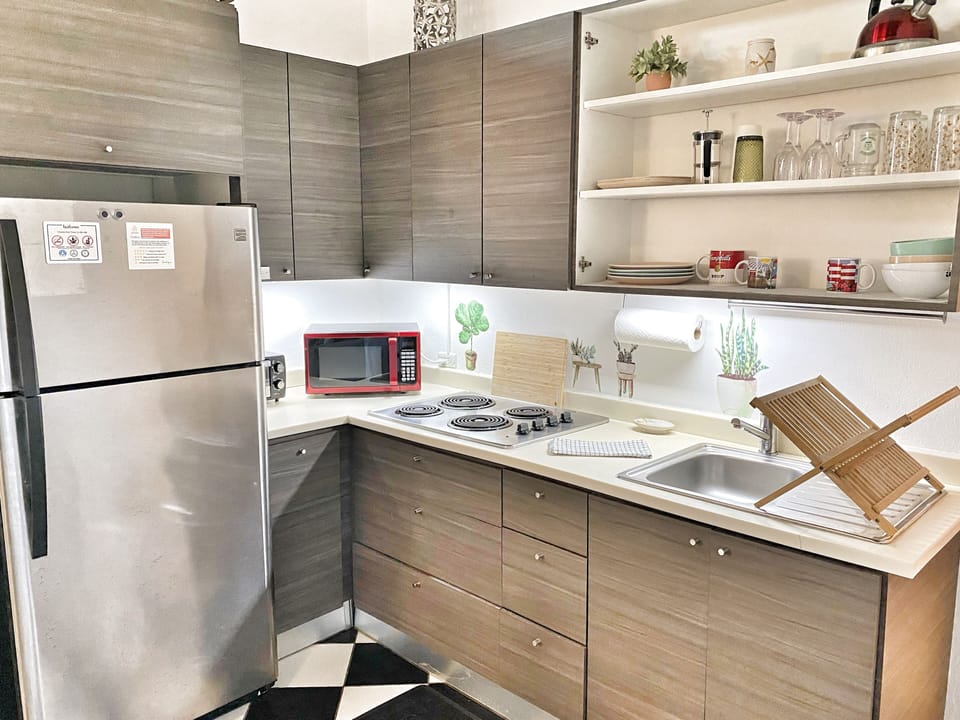 Well-equipped kitchen with everything you need for coffee, snacks & easy meals.