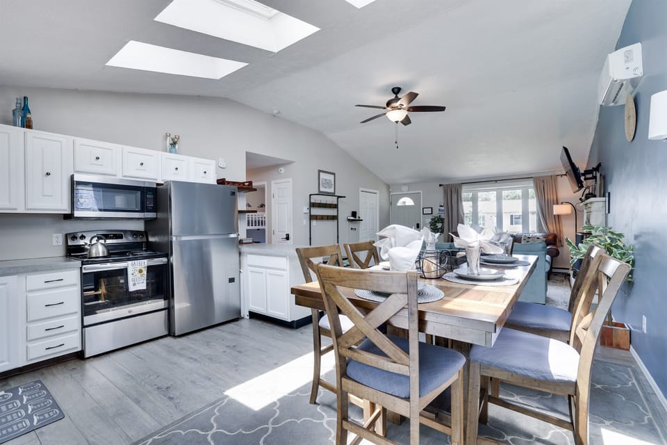 Kitchen | Cooking Basics | Coffee Maker | Paper Towels/Trash Bags Provided