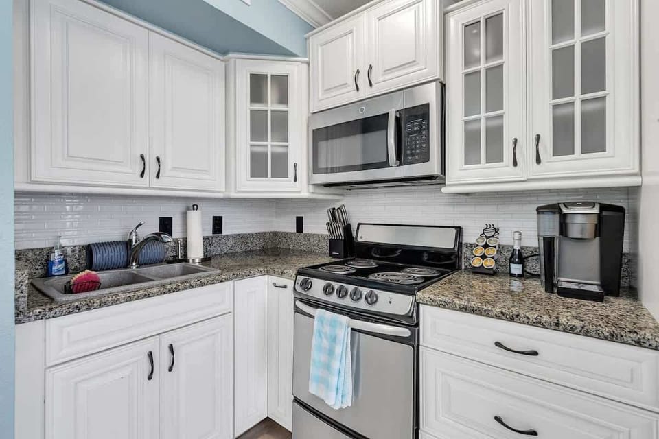 6300_Seawall_Blvd_Galveston_TX_77551_USA-Kitchen-IMG_3188